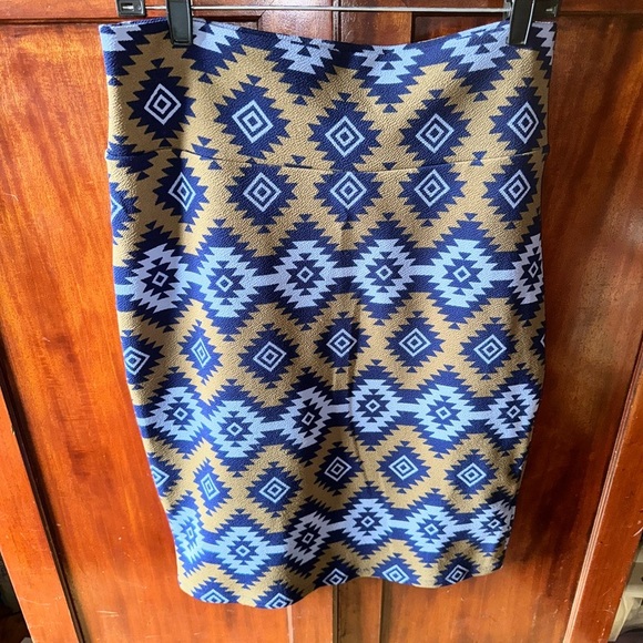 Bundle qty 2 size large Lularoe “Cassie” pencil skirts. EUC. - Picture 5 of 9